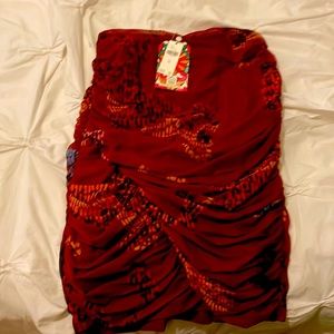 Purchased final sale - like it but just don’t love it so passing it on!